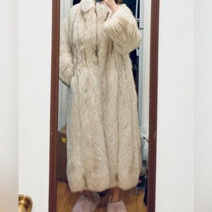 Stunning  Revillon Saks Fifth Ave black label fox fur coat